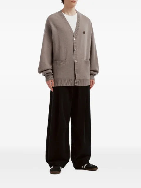 izzue logo-patch cardigan