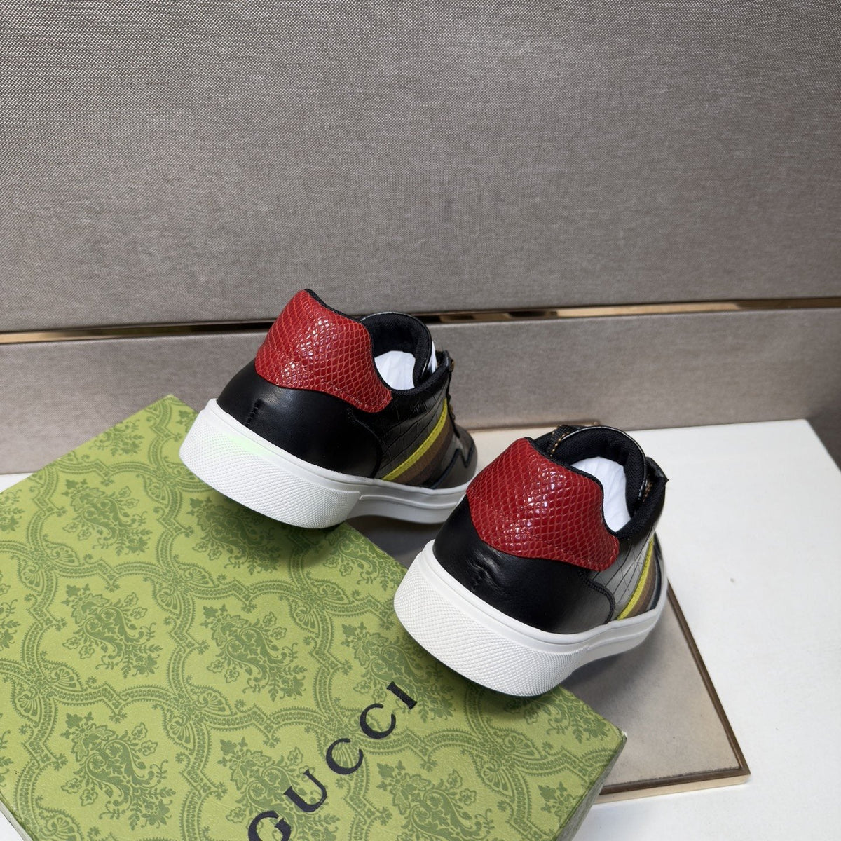 Gucci Men's Black Stripe Low-Top Sneakers