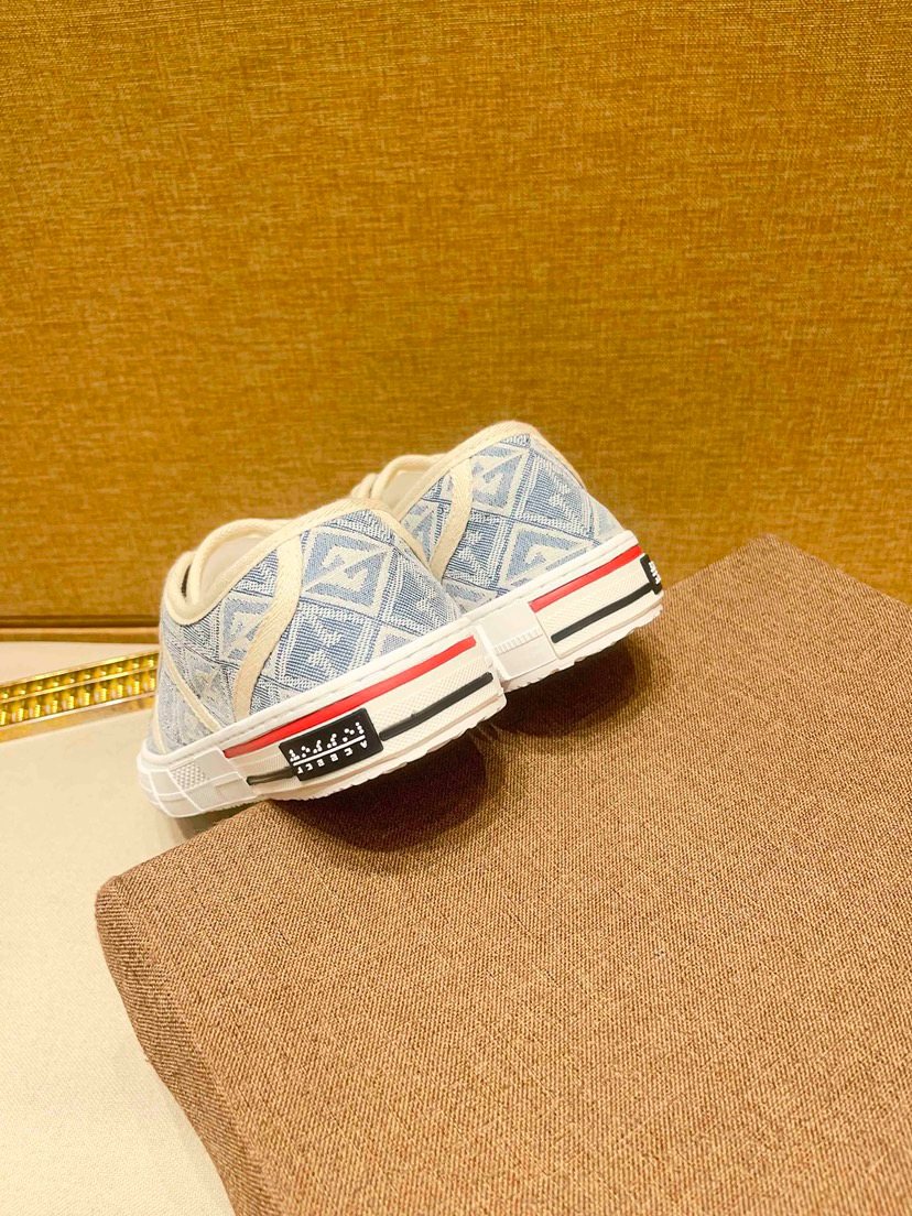 Thom Browne Men’s Pale Blue Patterned Low-Top Sneakers
